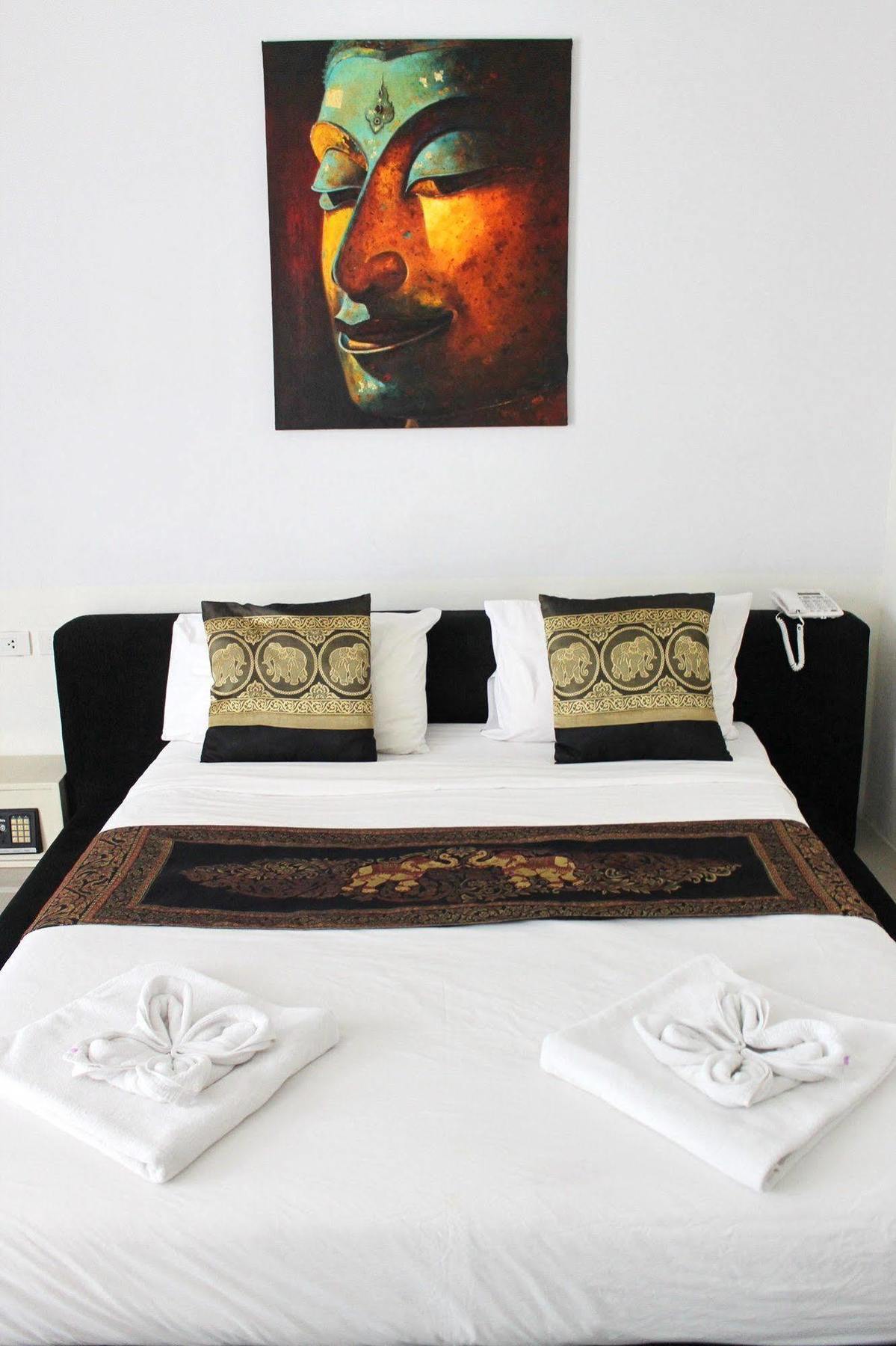 Lars-Lita Residence Patong Экстерьер фото